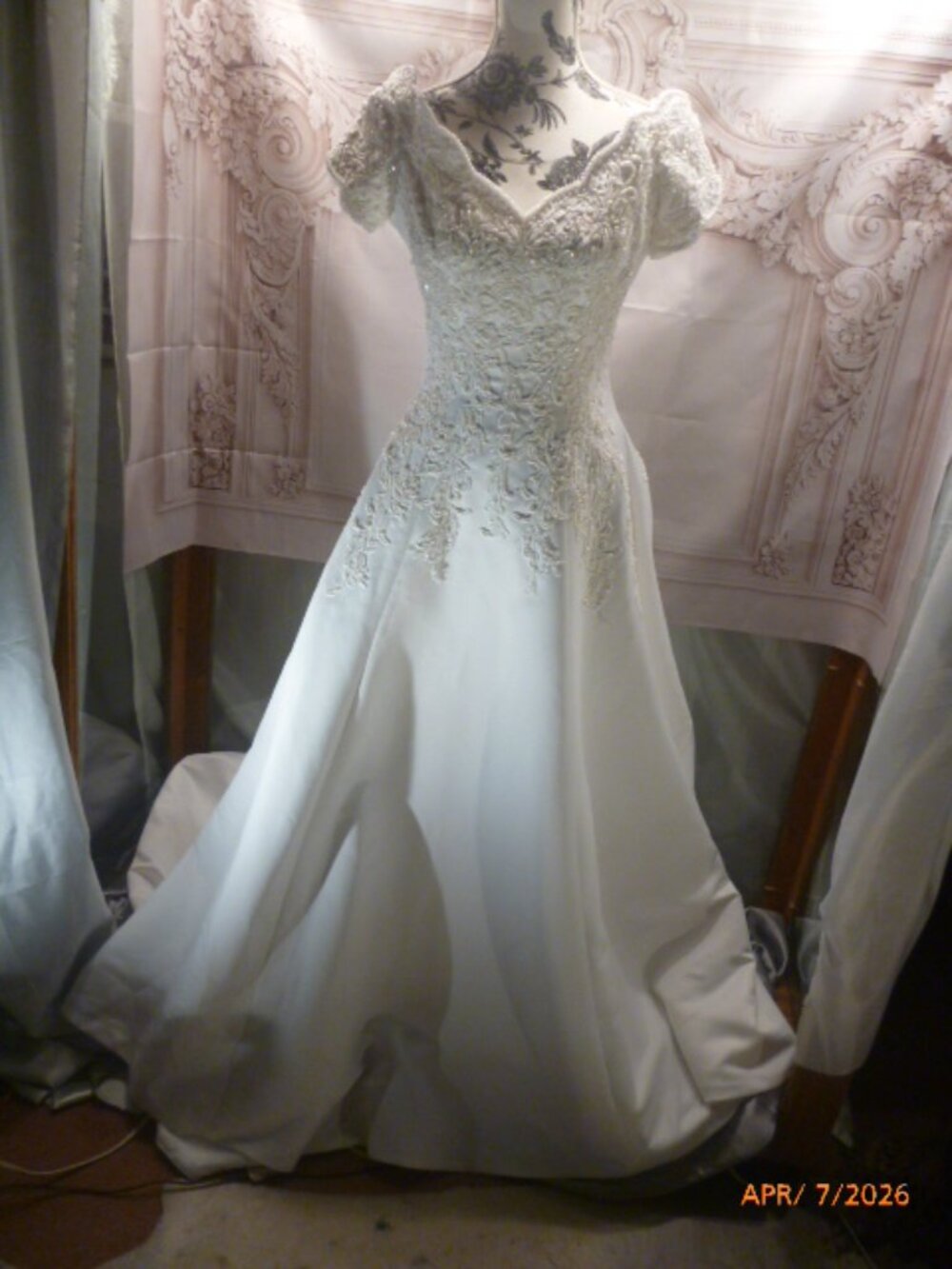 Bonny wedding gown NWOT
